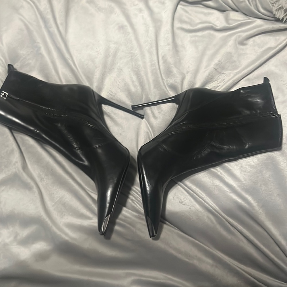 Brand New Women Heel Boot silver toe tip zipper on side size 11